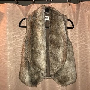 Fake fur vest